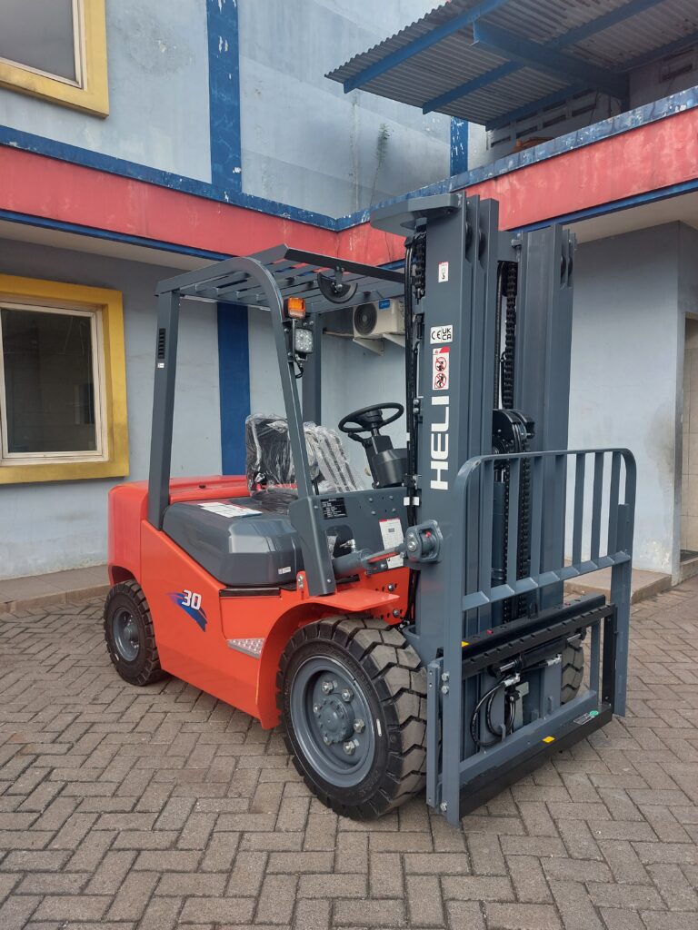 jual forklift diesel 3 ton heli loading kedalam kontainer