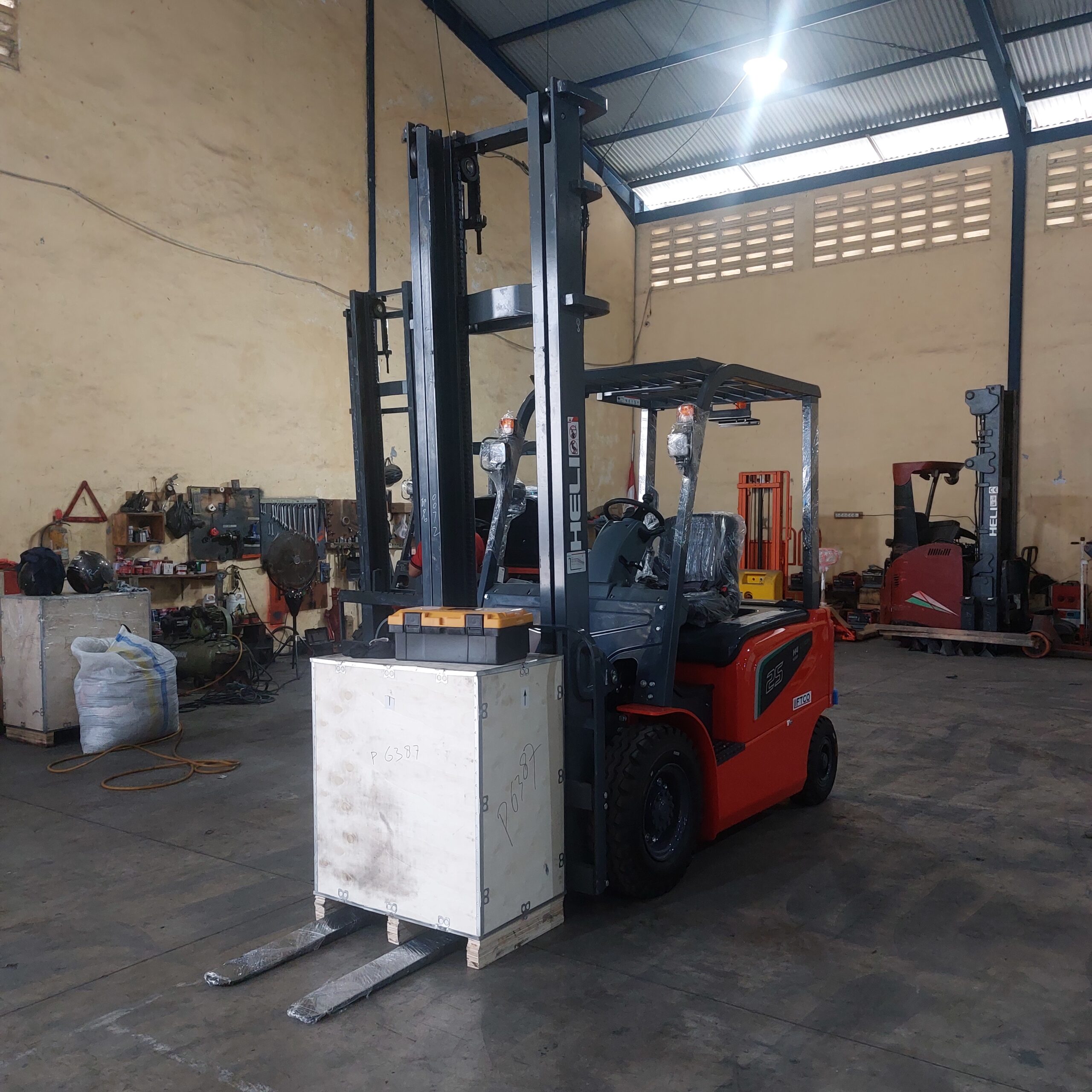 forklift elektrik 2,5 ton