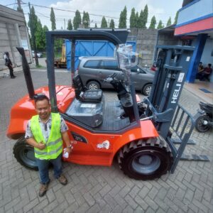 FORKLIFT ROUGH TERRAIN