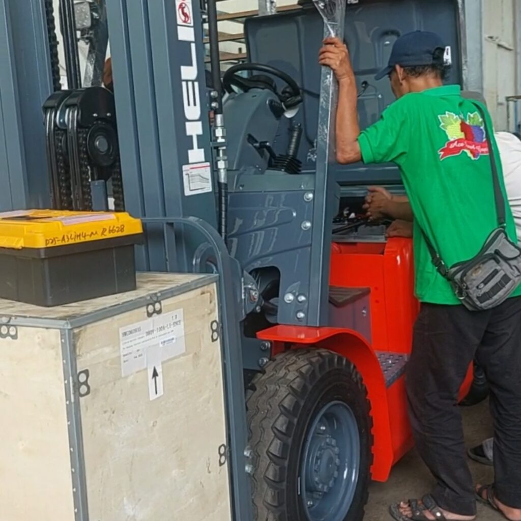jual forklift lithium surabaya - 0822 3441 7102